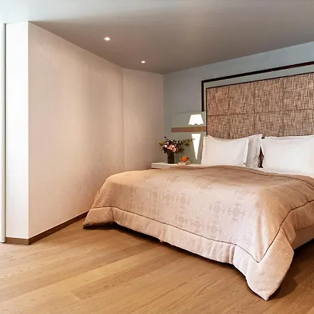 Eden Roc - The Leading Of The World מלון