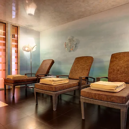 Hotel Eden Roc - The Leading Of The World