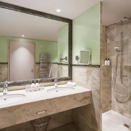 Eden Roc - The Leading Of The World מלון