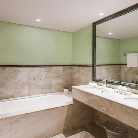 Eden Roc - The Leading Of The World מלון 5*