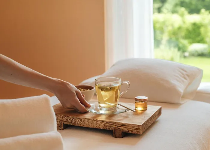 Eden Roc - The Leading Of The World