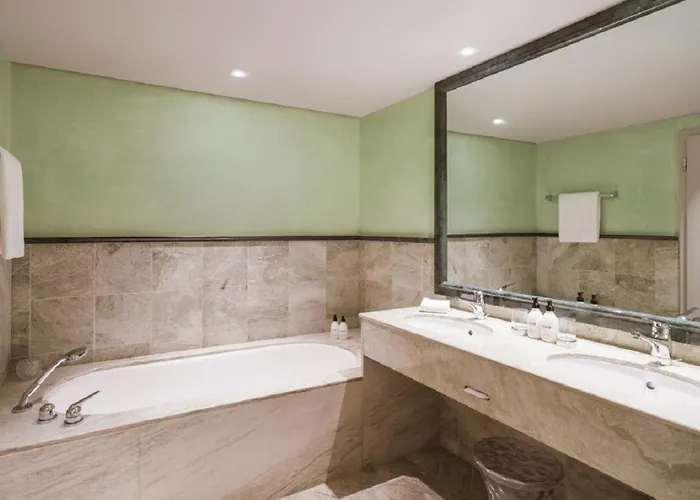 Eden Roc - The Leading Of The World Готель 5*